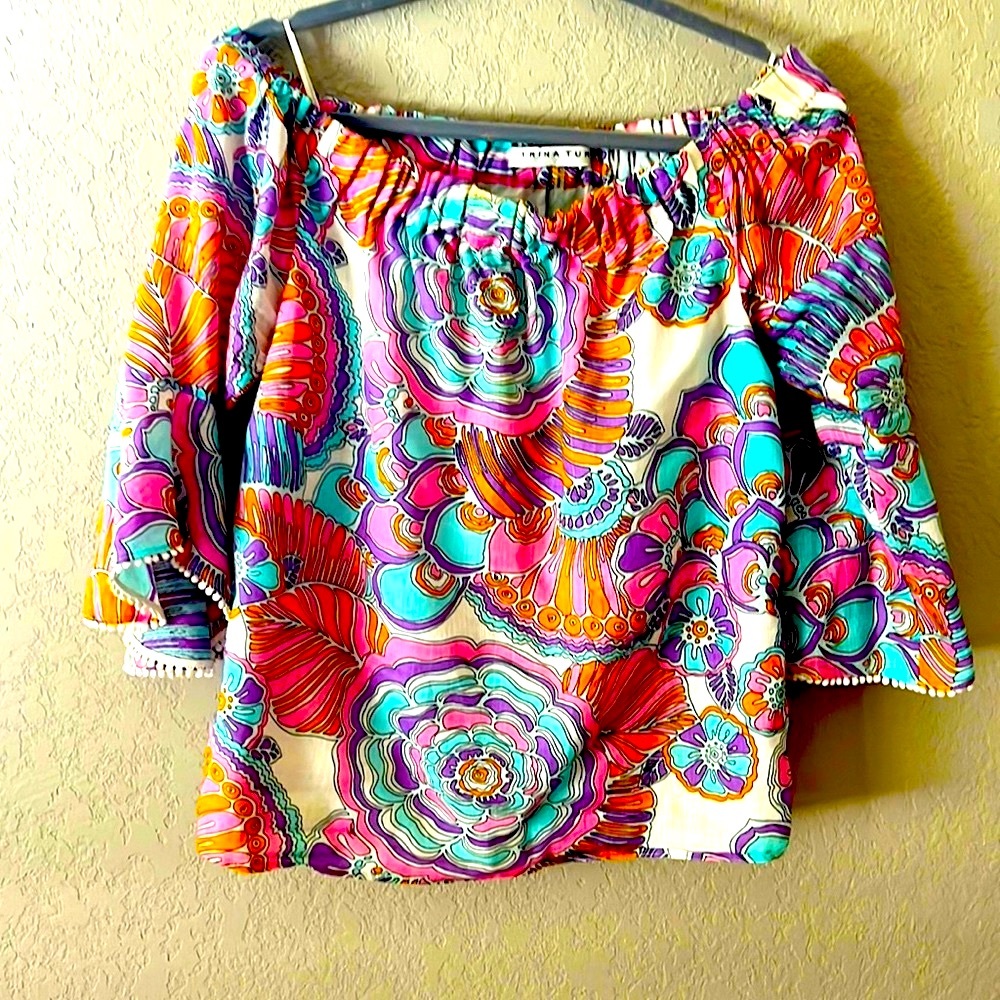 NWOT Trina Turk cold shoulder pastel blouse size M